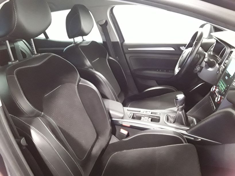 RENAULT MEGANE IV BERLINE 2016 - Photo n°9