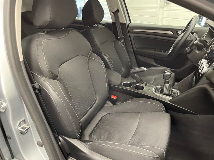 RENAULT MEGANE IV BERLINE 2021 - Photo n°11