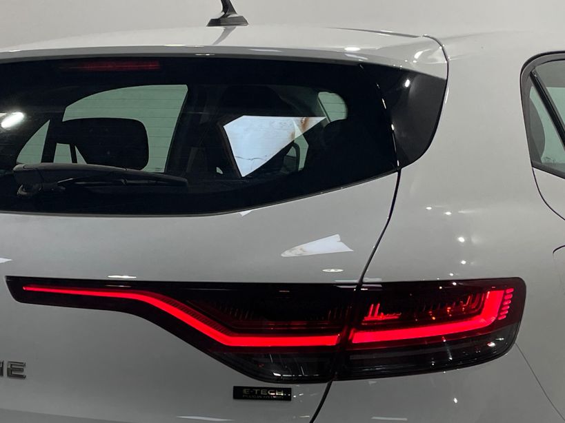 RENAULT MEGANE IV BERLINE 2023 - Photo n°8