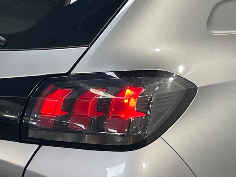 PEUGEOT 208 2023 - Photo n°8
