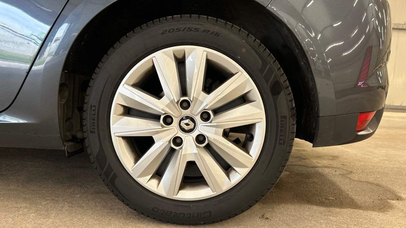 RENAULT MEGANE IV BERLINE 2022 - Photo n°8