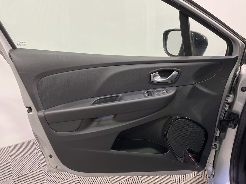 RENAULT CLIO IV 2020 - Photo n°30