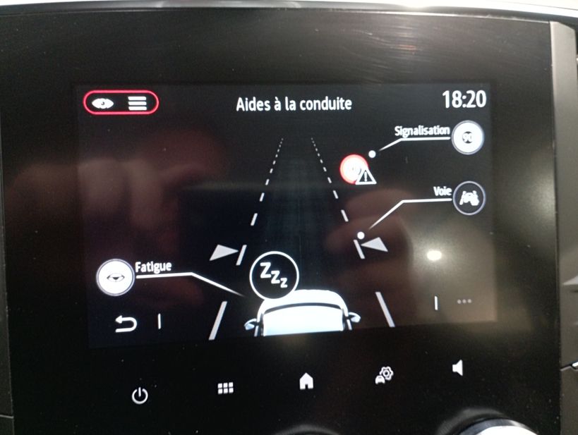 RENAULT MEGANE IV BERLINE 2021 - Photo n°20