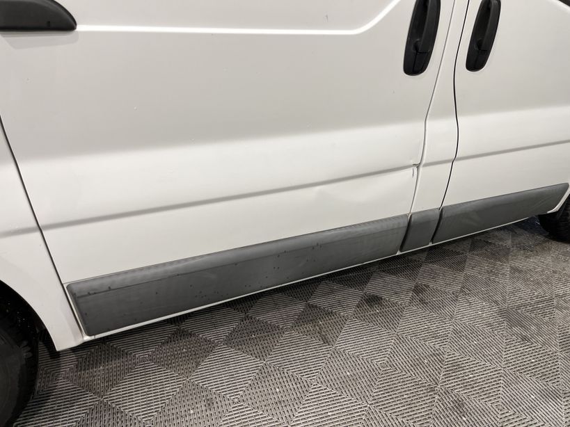 RENAULT TRAFIC FOURGON 2010 - Photo n°9
