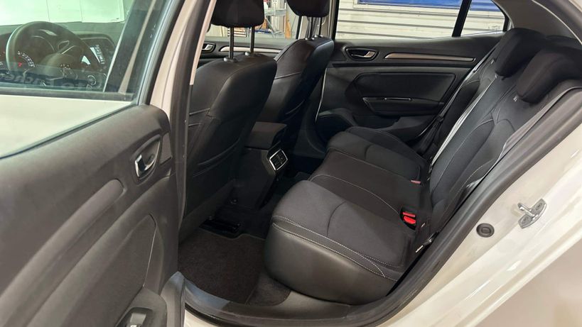 RENAULT MEGANE IV BERLINE 2022 - Photo n°12