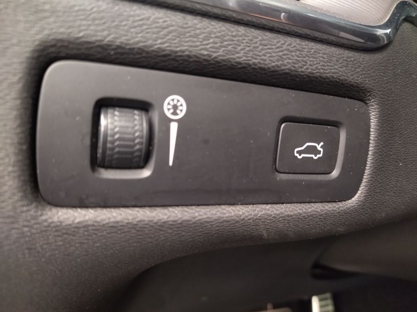 VOLVO XC60 2018 - Photo n°28