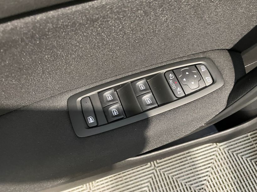 RENAULT MEGANE IV BERLINE 2022 - Photo n°35