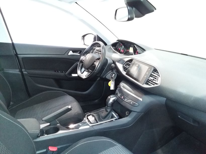 PEUGEOT 308 2018 - Photo n°5