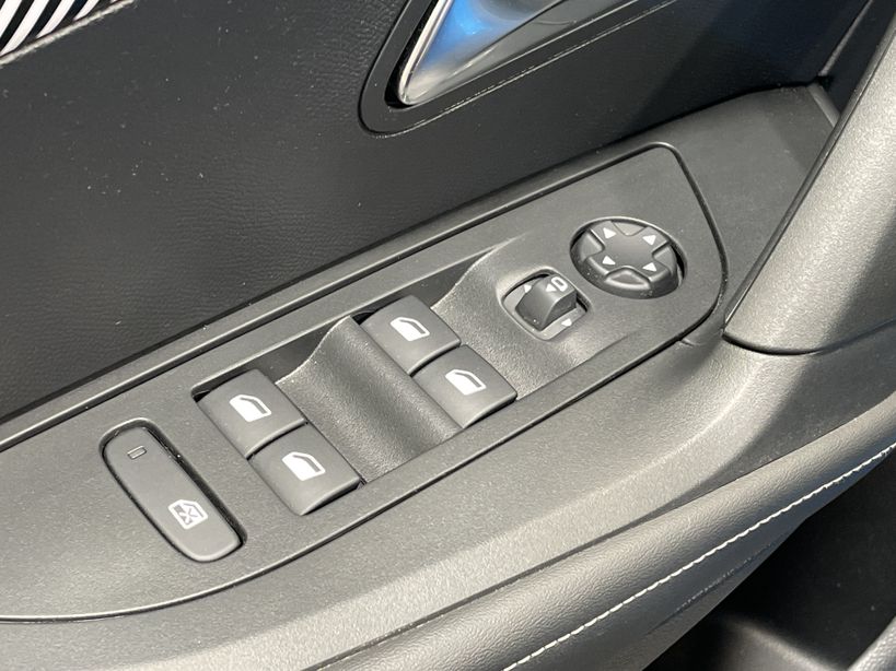 PEUGEOT 2008 2023 - Photo n°37