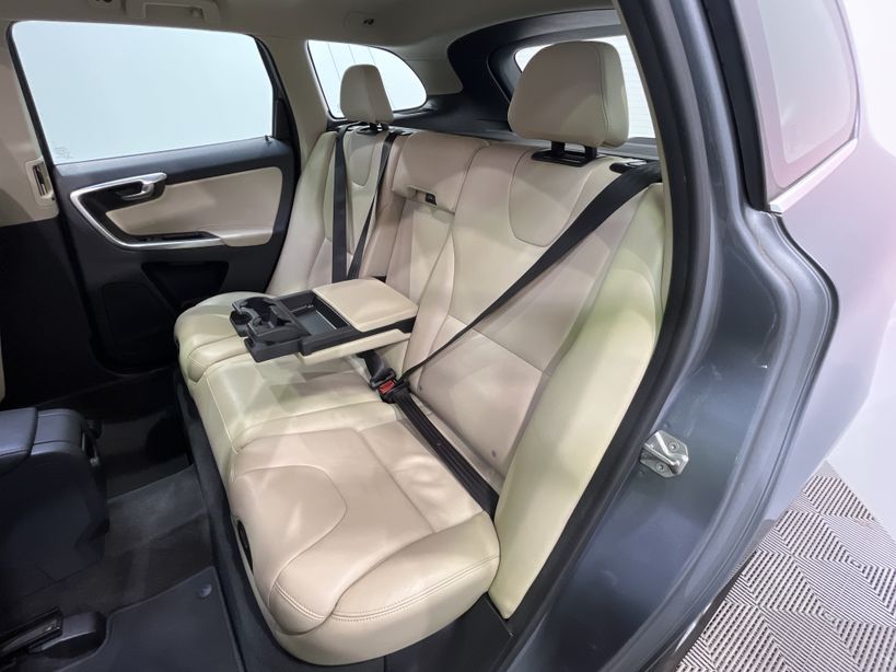 VOLVO XC60 2016 - Photo n°9