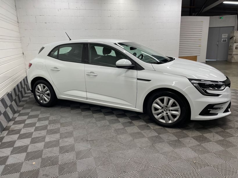 RENAULT MEGANE IV BERLINE 2022 - Photo n°5