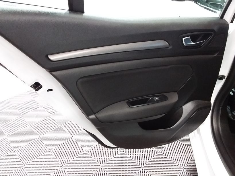 RENAULT MEGANE IV BERLINE 2021 - Photo n°25