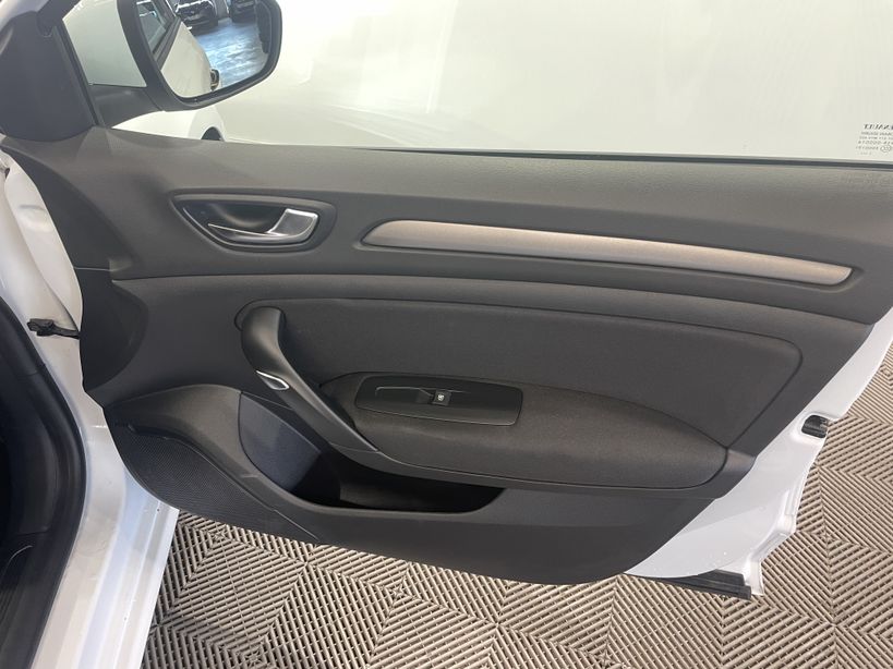 RENAULT MEGANE IV BERLINE 2022 - Photo n°7
