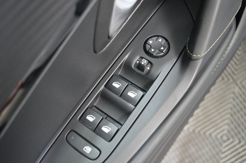 PEUGEOT 208 2020 - Photo n°29