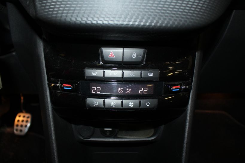 PEUGEOT 2008 2015 - Photo n°11
