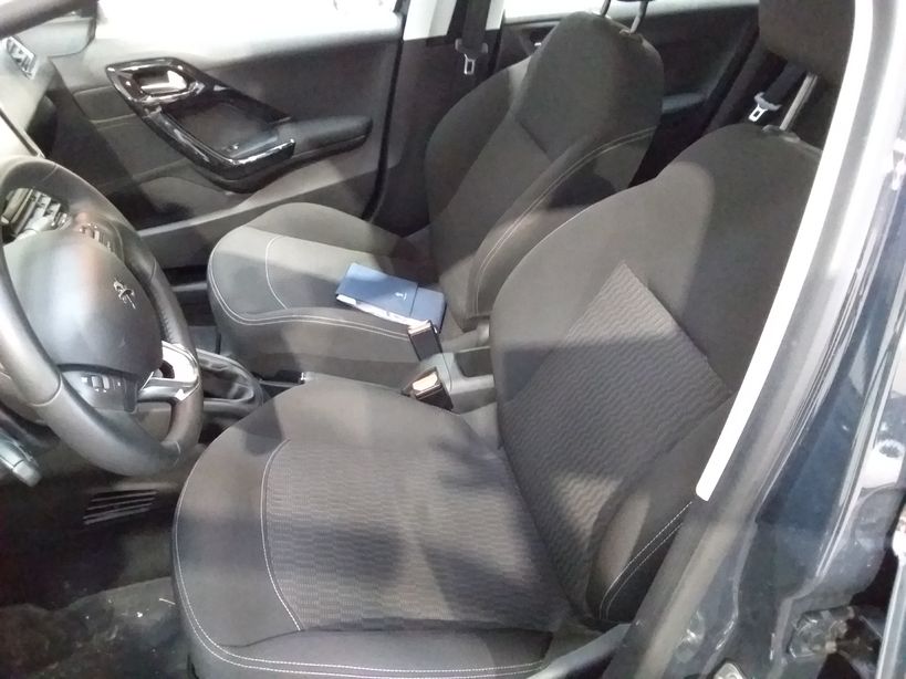 PEUGEOT 208 2020 - Photo n°5