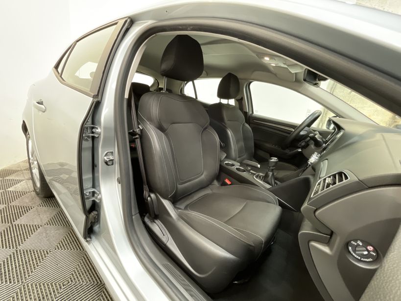RENAULT MEGANE IV BERLINE 2022 - Photo n°42
