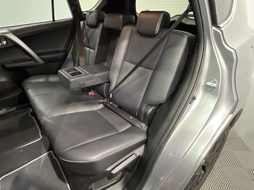 TOYOTA RAV4 HYBRIDE RC18 PRO 2019 - Photo n°9
