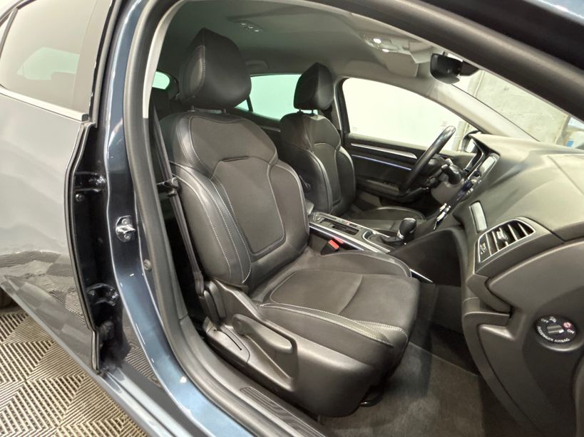 RENAULT MEGANE IV BERLINE 2021 - Photo n°35