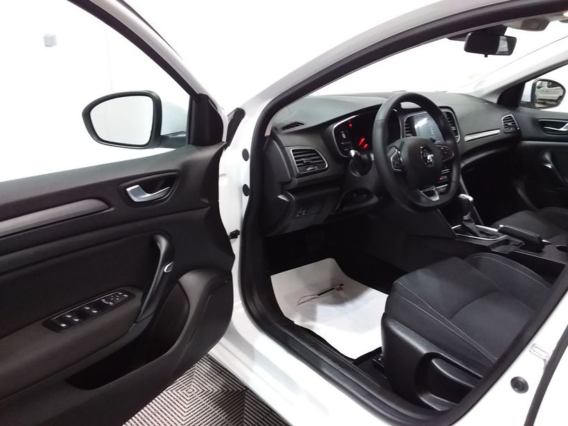 RENAULT MEGANE IV BERLINE 2021 - Photo n°11
