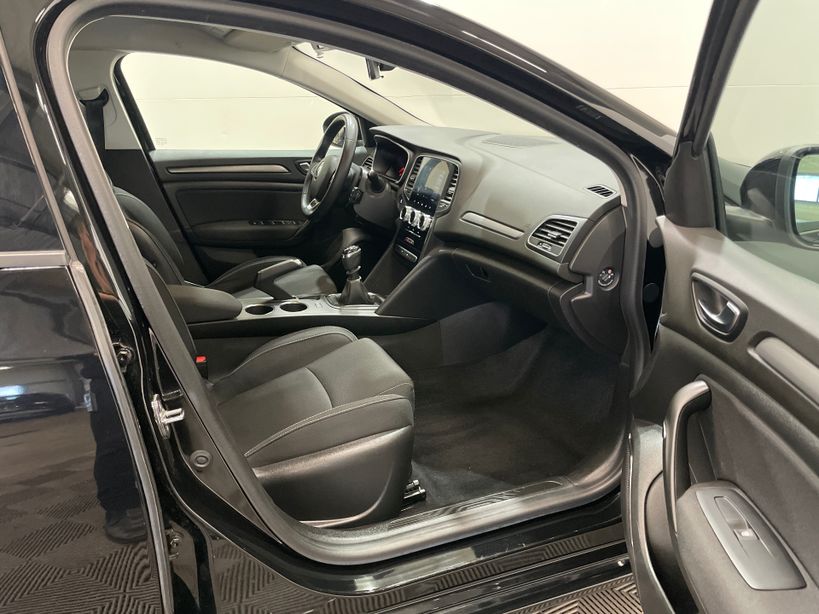 RENAULT MEGANE IV BERLINE 2022 - Photo n°7