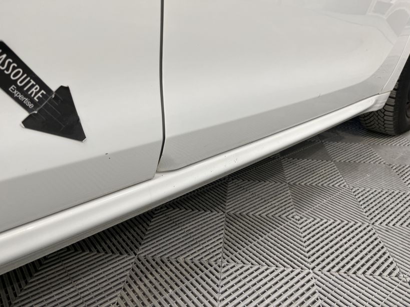 PEUGEOT 208 2015 - Photo n°12