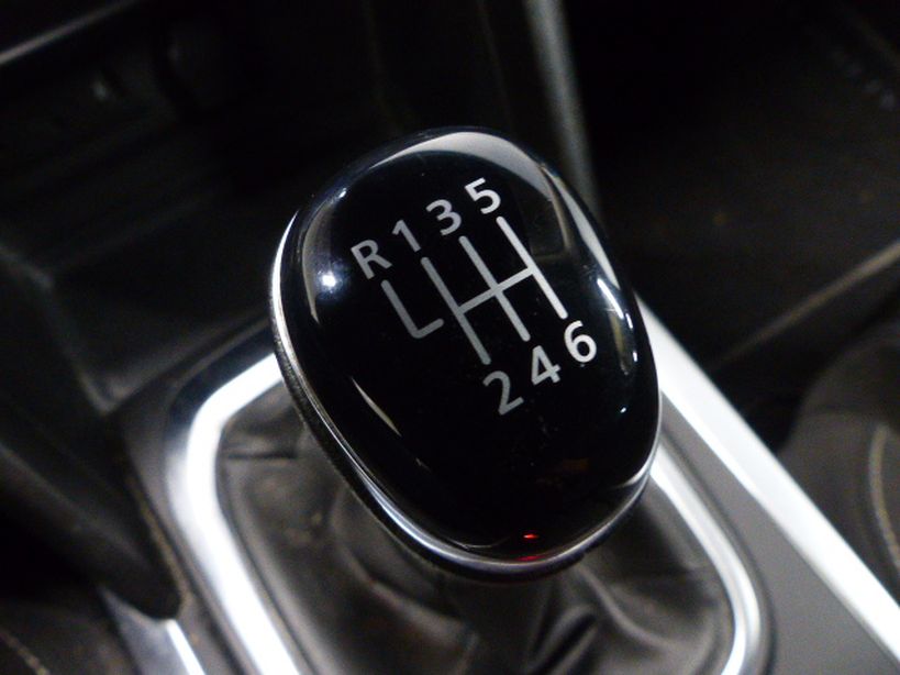 RENAULT MEGANE IV BERLINE 2019 - Photo n°17