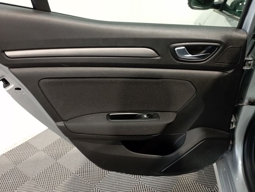 RENAULT MEGANE IV BERLINE 2021 - Photo n°16
