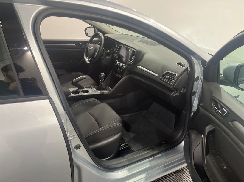 RENAULT MEGANE IV BERLINE 2022 - Photo n°30