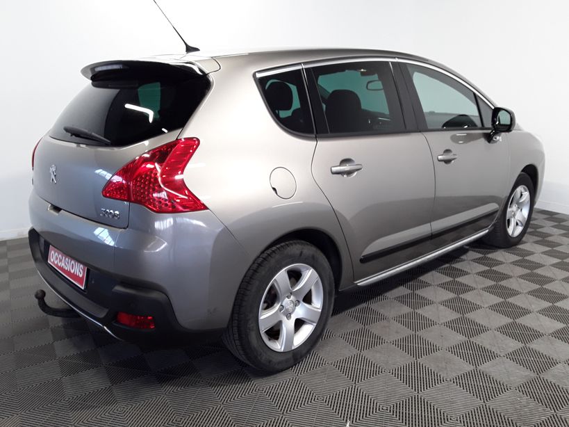 PEUGEOT 3008 HYBRID4 2012 - Photo n°4