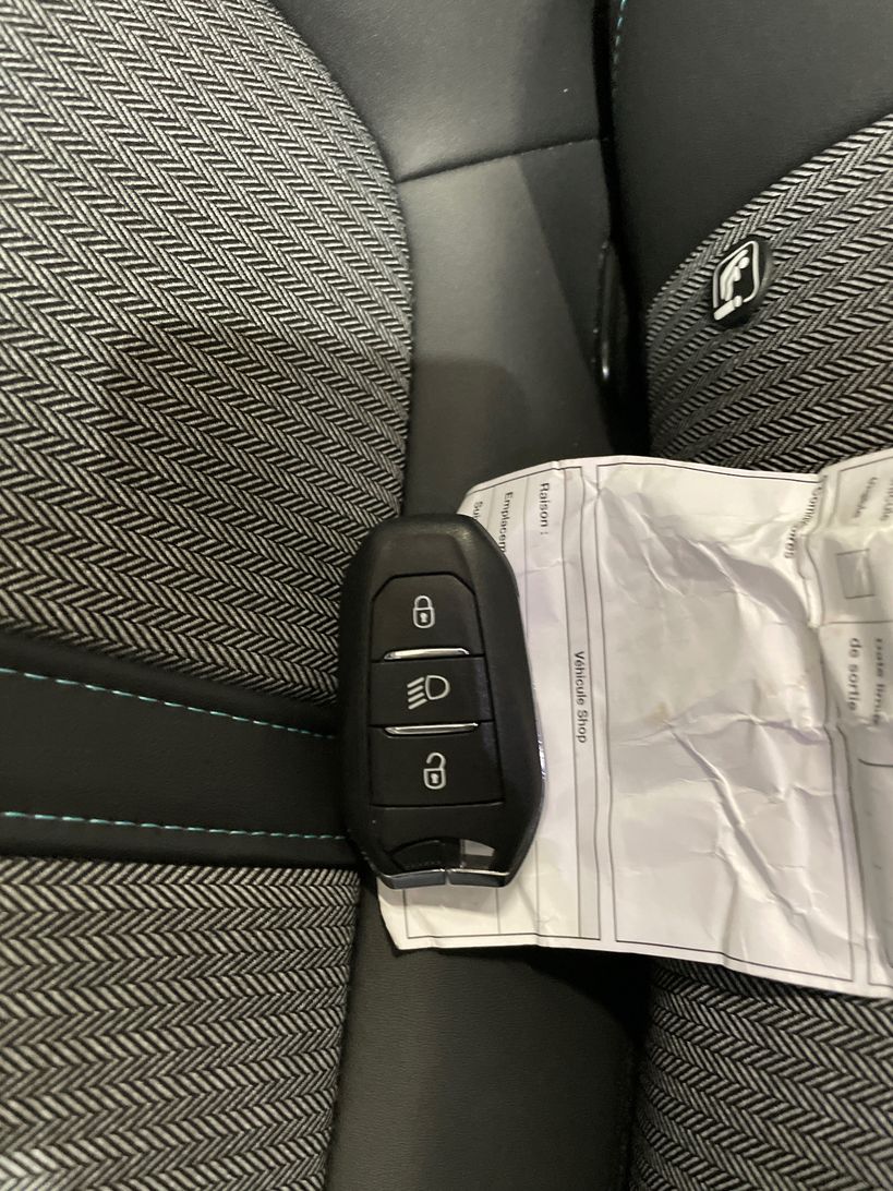 PEUGEOT 3008 2023 - Photo n°2