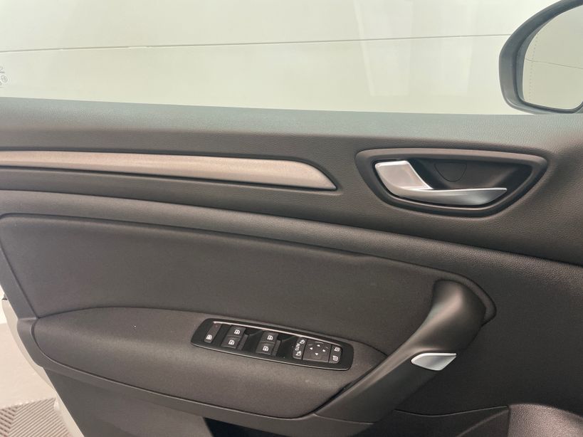 RENAULT MEGANE IV BERLINE 2022 - Photo n°23