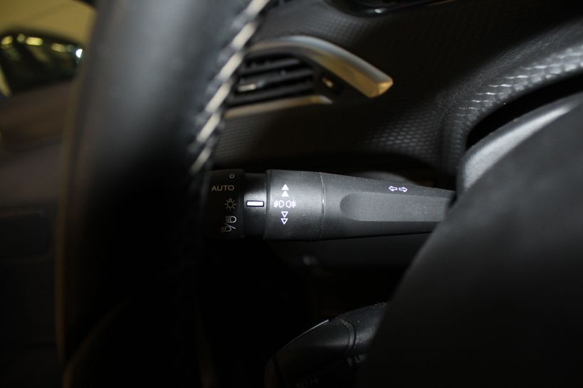 PEUGEOT 208 2015 - Photo n°22