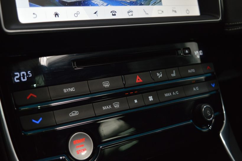 JAGUAR XE 2017 - Photo n°23