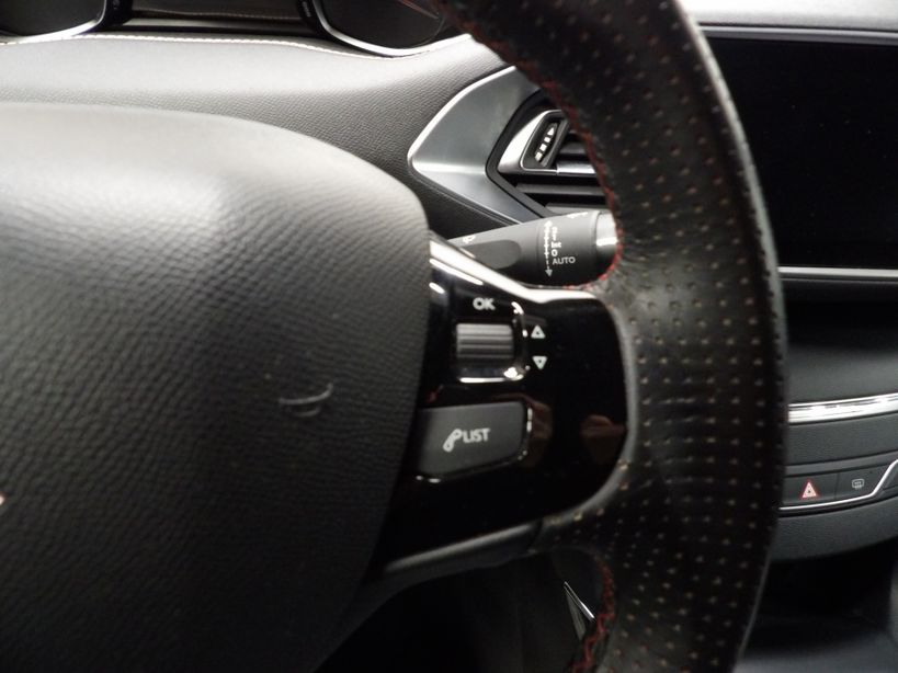 PEUGEOT 308 2019 - Photo n°14