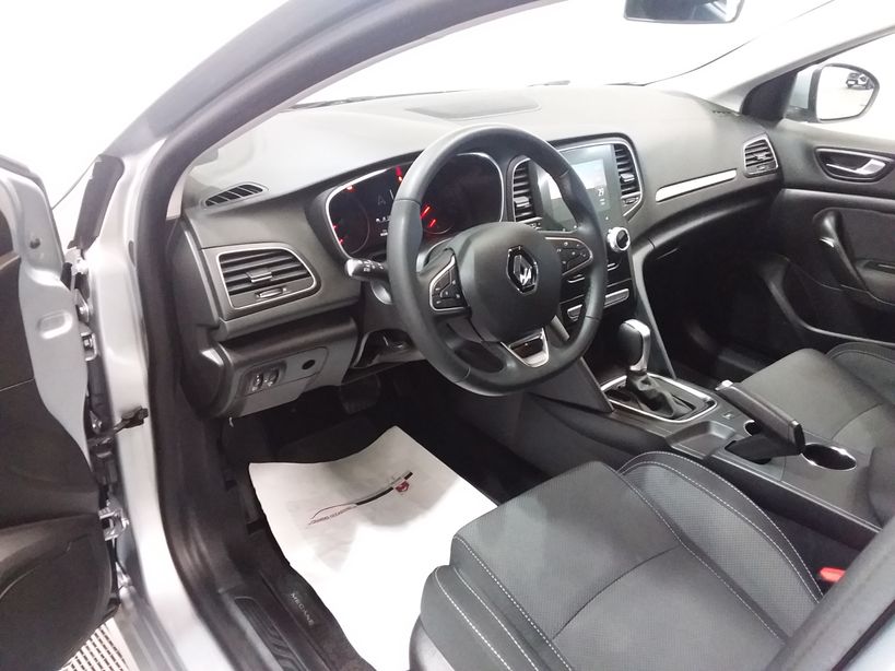 RENAULT MEGANE IV BERLINE 2023 - Photo n°12