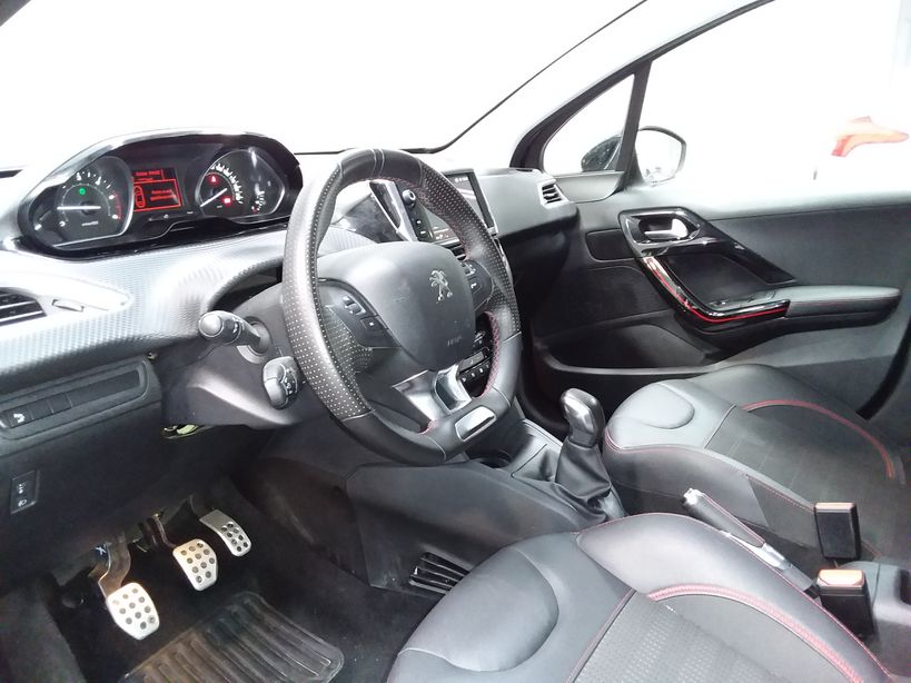 PEUGEOT 208 2018 - Photo n°6