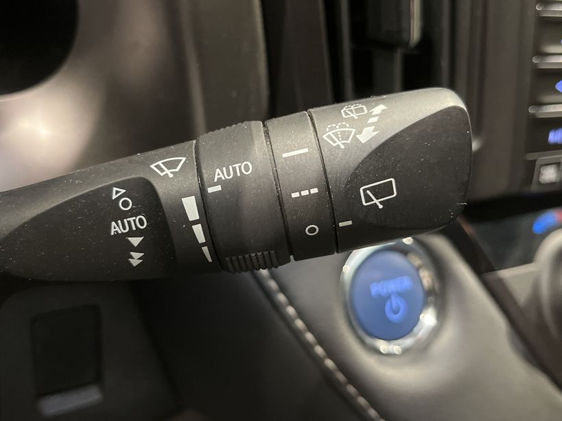 TOYOTA RAV4 HYBRIDE RC18 PRO 2019 - Photo n°28