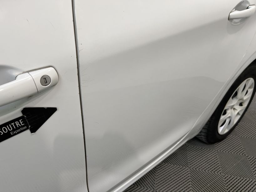 PEUGEOT 208 2015 - Photo n°28