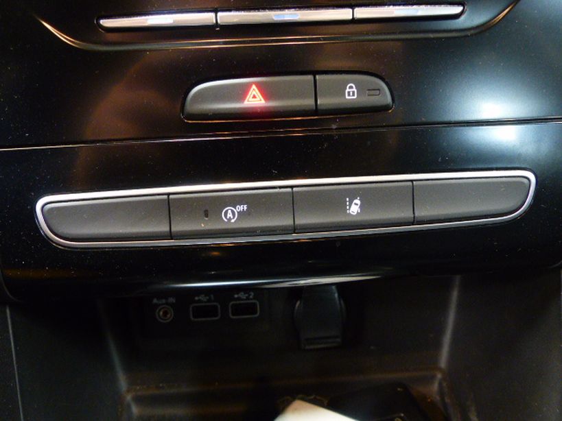 RENAULT MEGANE IV BERLINE 2021 - Photo n°17