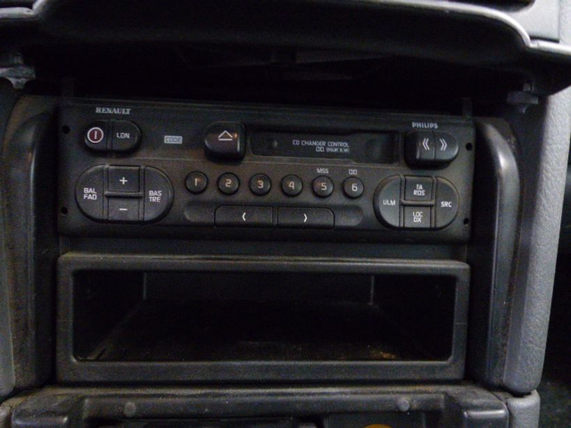 RENAULT LAGUNA 1998 - Photo n°6