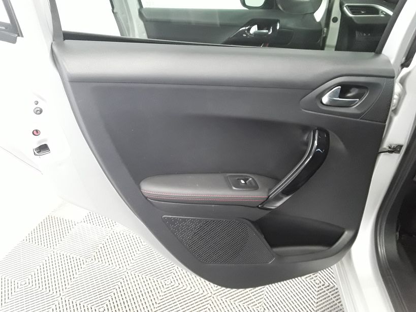 PEUGEOT 208 2016 - Photo n°18