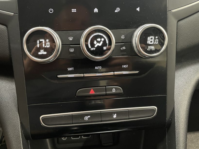 RENAULT MEGANE IV BERLINE 2021 - Photo n°23