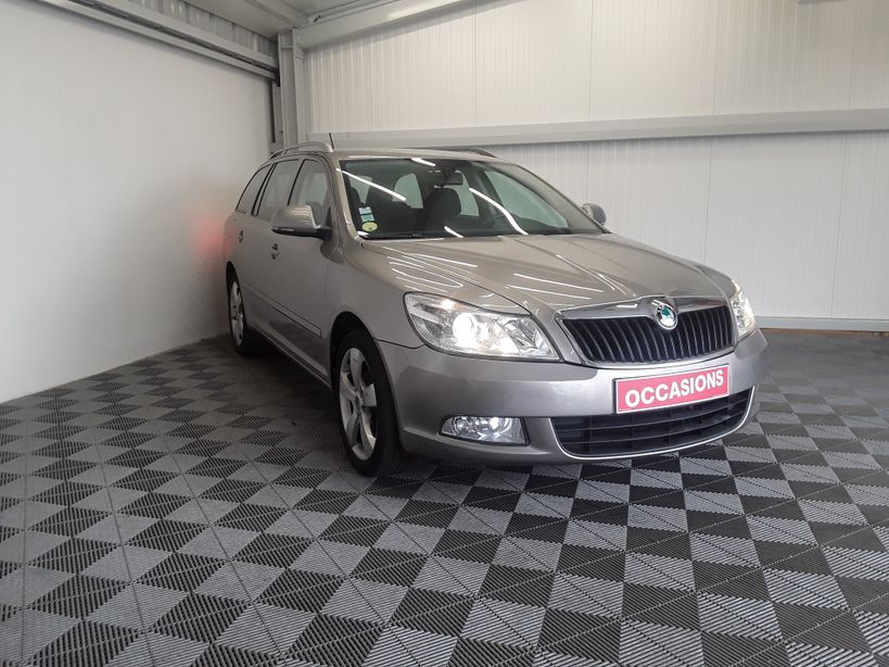 SKODA OCTAVIA COMBI 2012 - Photo n°2