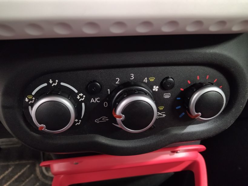 RENAULT TWINGO III 2016 - Photo n°15