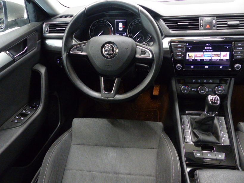 SKODA SUPERB 2016 - Photo n°8