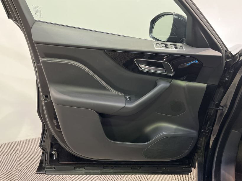JAGUAR F PACE 2019 - Photo n°34