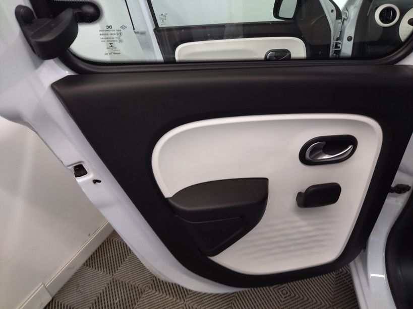 RENAULT TWINGO III 2021 - Photo n°17