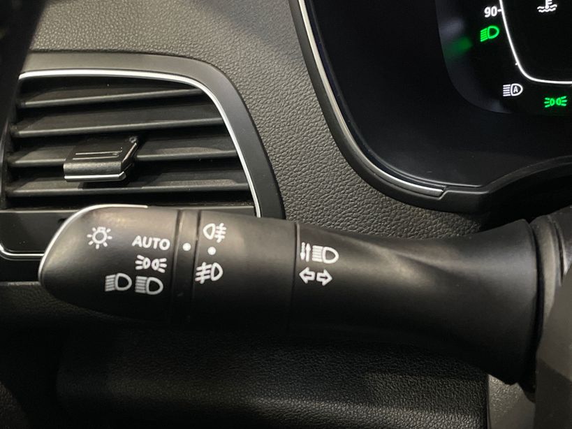 RENAULT MEGANE IV BERLINE 2021 - Photo n°27