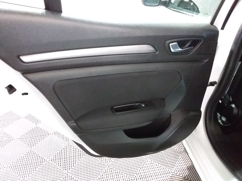 RENAULT MEGANE IV BERLINE 2021 - Photo n°25